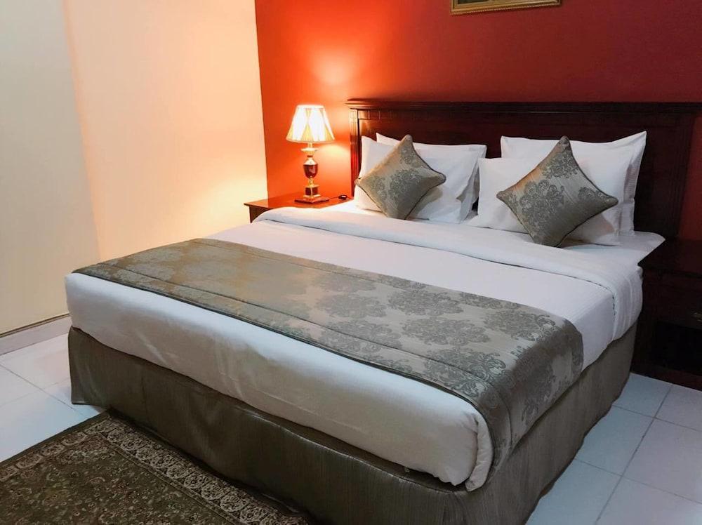 Al Maha Regency Hotel Suites - Managed By Aoudi Consultants Sharjah Buitenkant foto