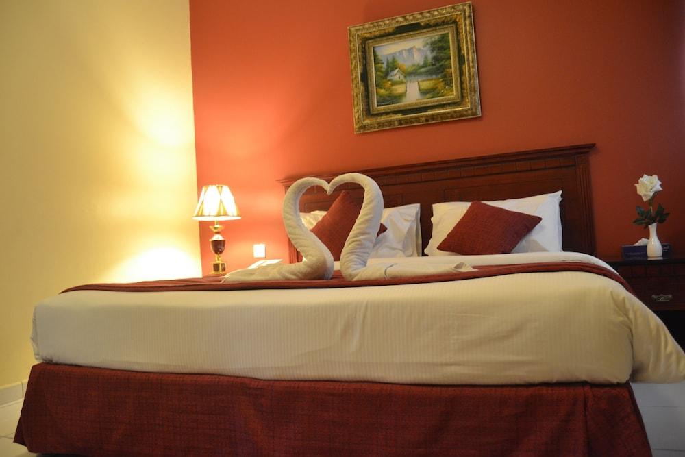Al Maha Regency Hotel Suites - Managed By Aoudi Consultants Sharjah Buitenkant foto